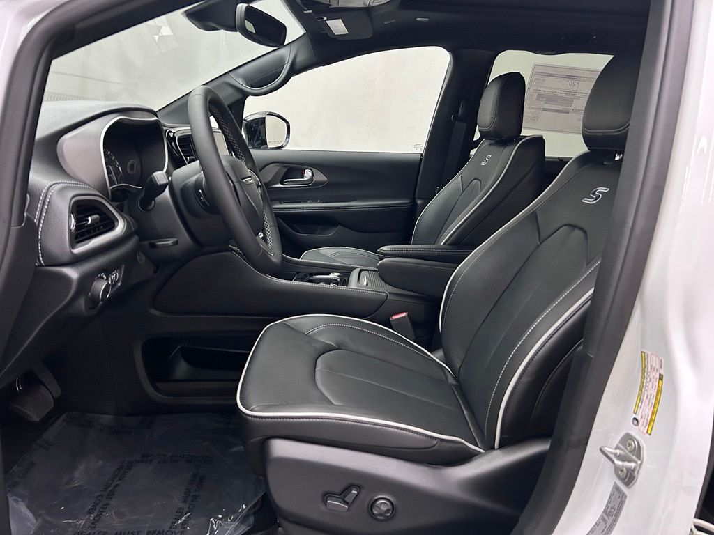 2027 Chrysler Pacifica Limited Portland OR