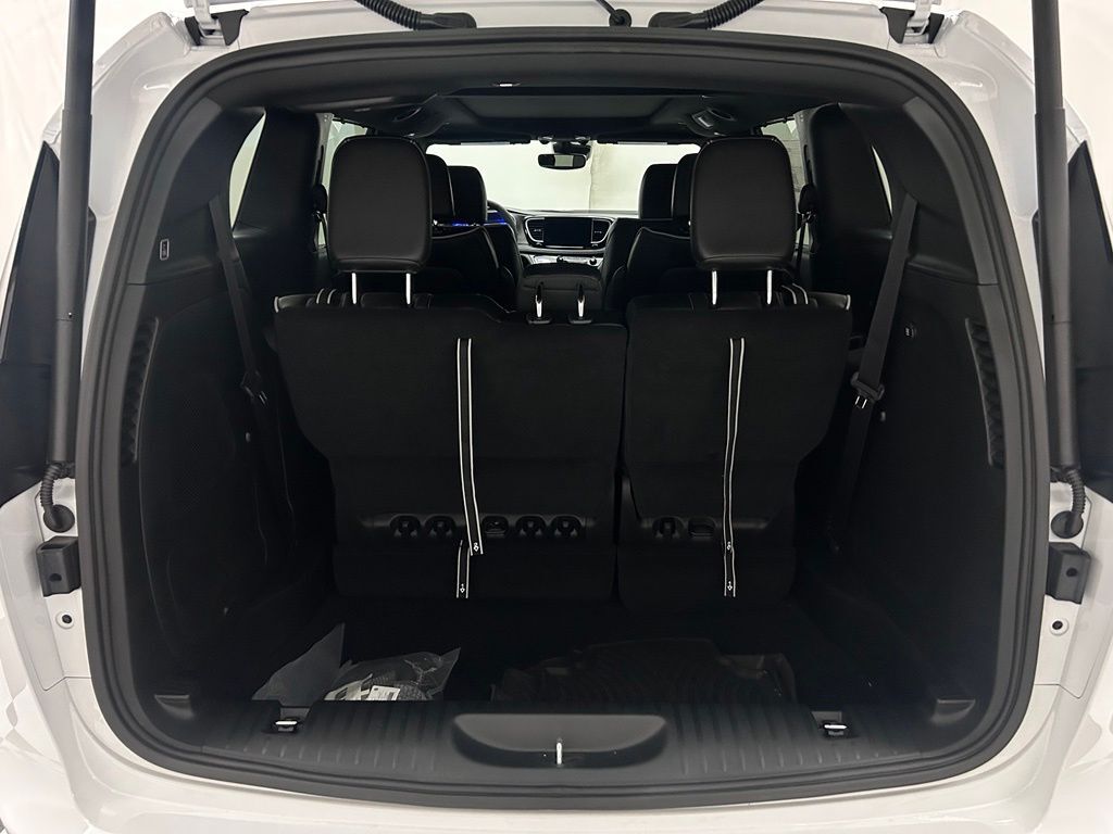 2027 Chrysler Pacifica Limited Portland OR