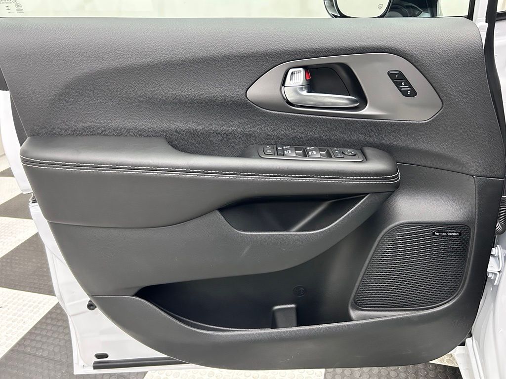 2027 Chrysler Pacifica Limited Portland OR