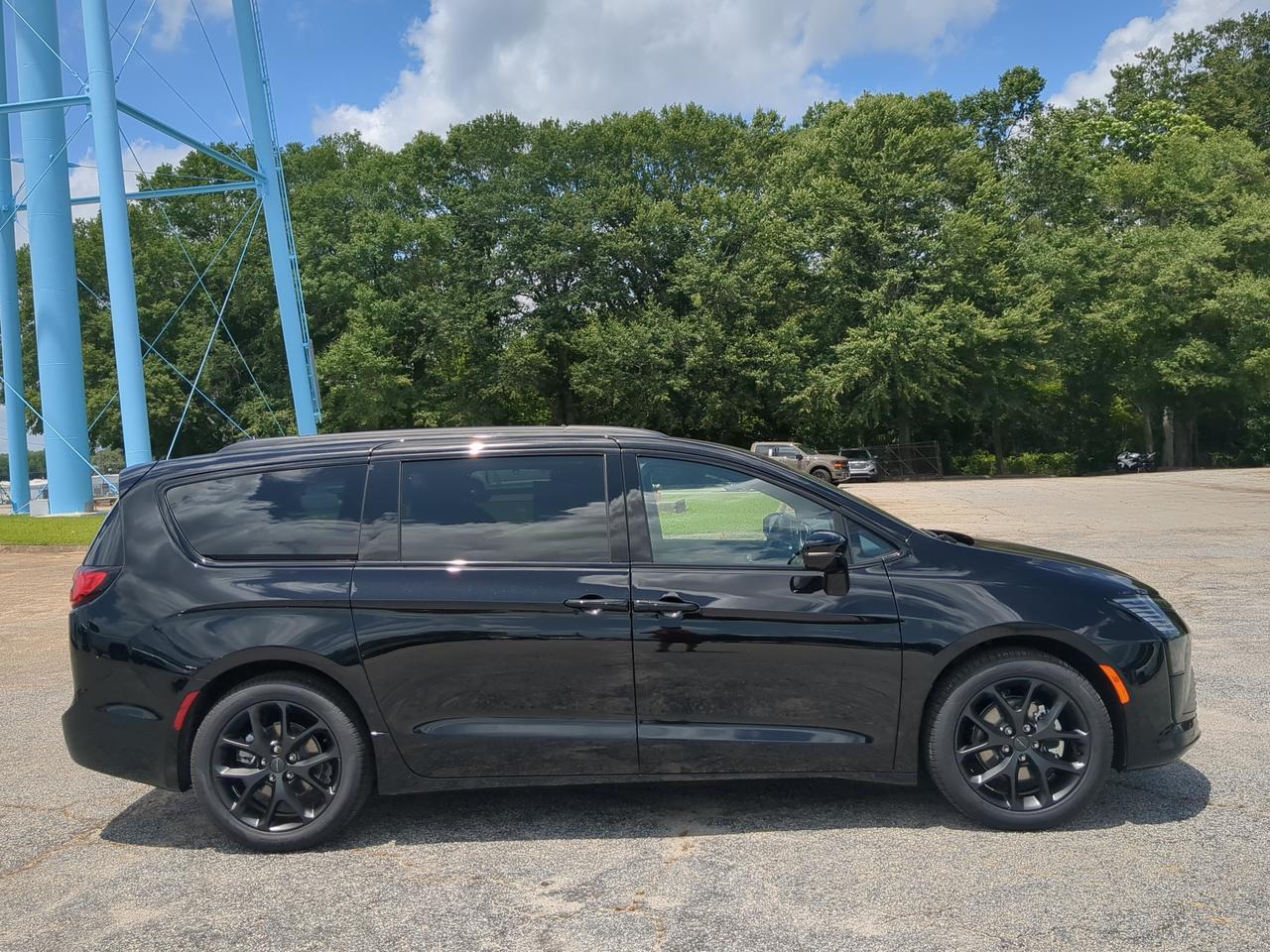 2027 Chrysler Pacifica Limited Winder GA