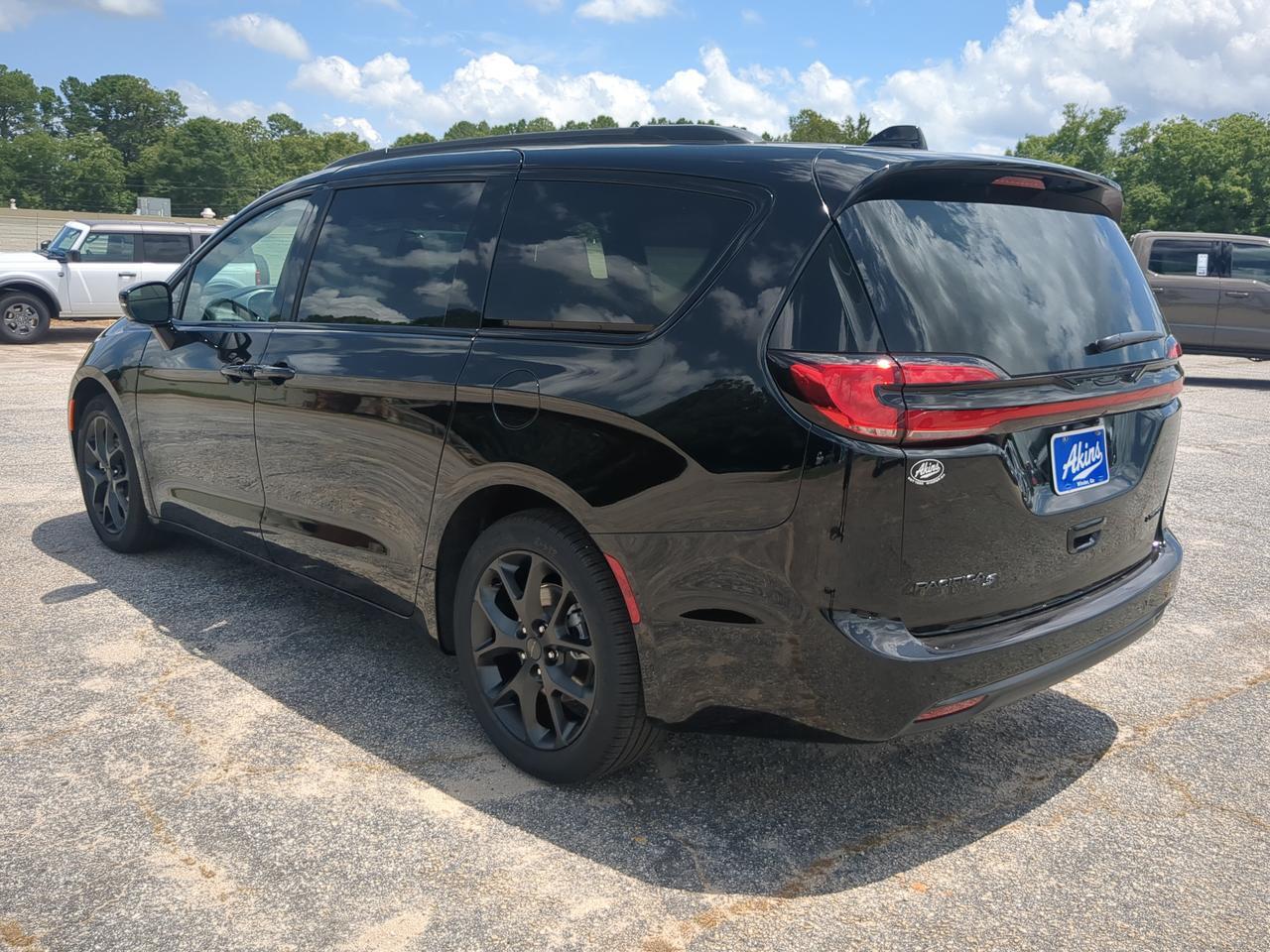 2027 Chrysler Pacifica Limited Winder GA