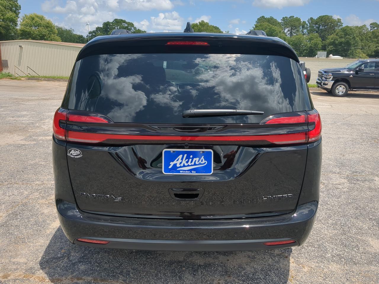 2027 Chrysler Pacifica Limited Winder GA