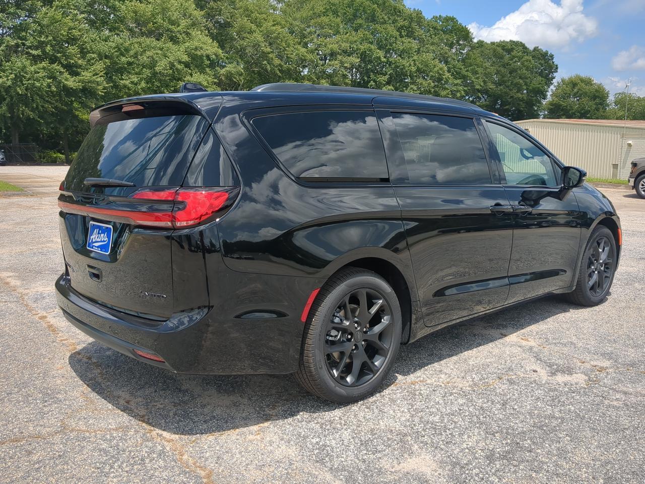 2027 Chrysler Pacifica Limited Winder GA