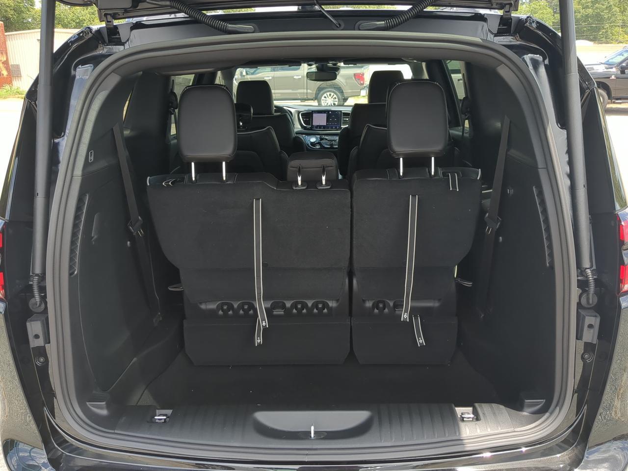 2027 Chrysler Pacifica Limited Winder GA