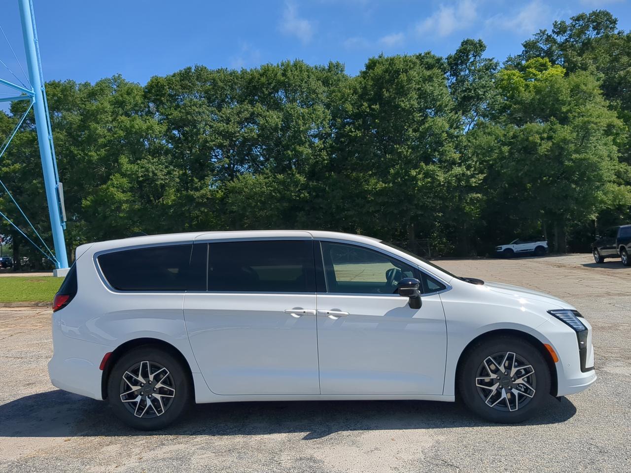2027 Chrysler Pacifica Limited