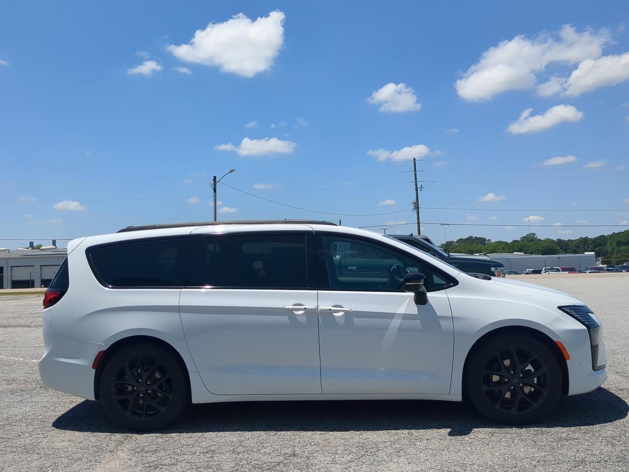 2027 Chrysler Pacifica Limited