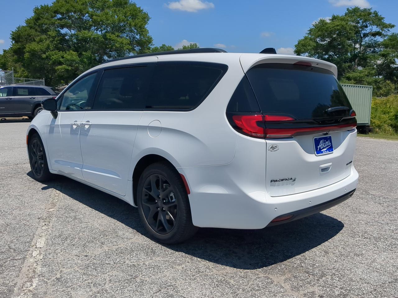 2027 Chrysler Pacifica Limited Winder GA