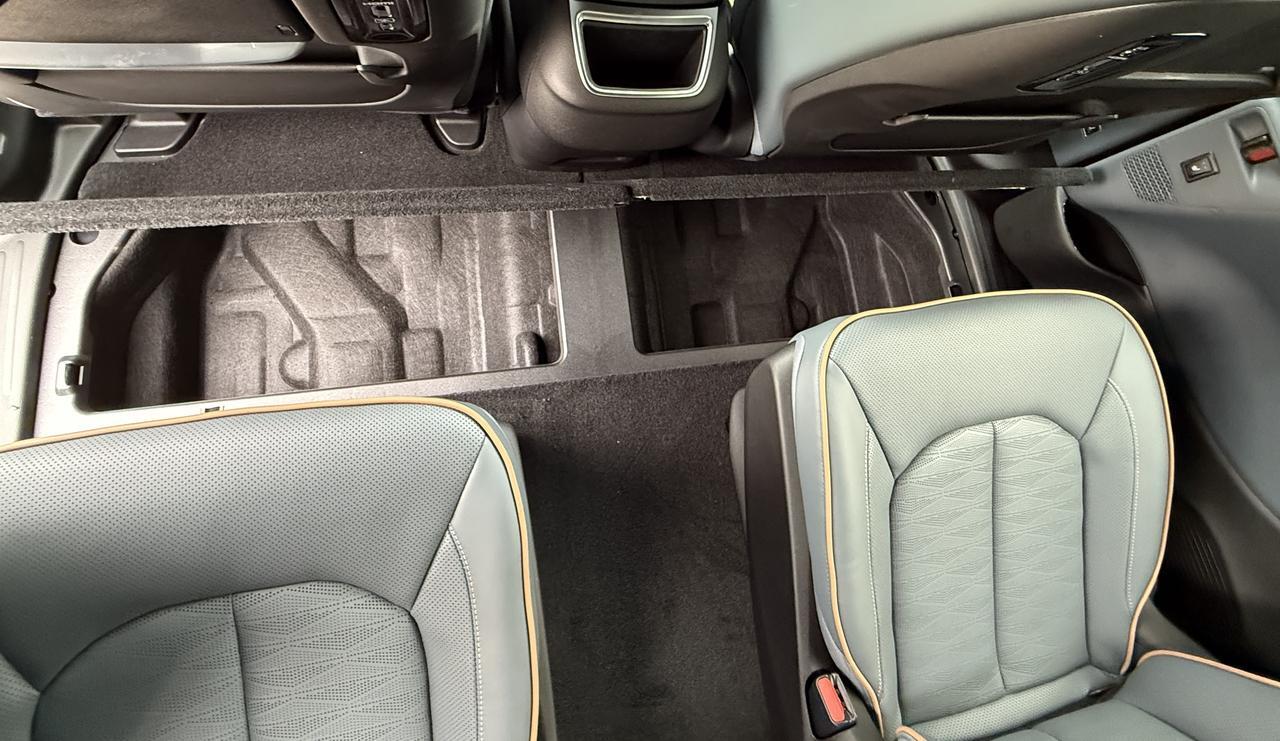 2027 Chrysler Pacifica Pinnacle AWD | V6 | Red Hot Pearl | Theater FamCam | Dual Pane Pano Sunroof | 19 Speaker Redwater AB