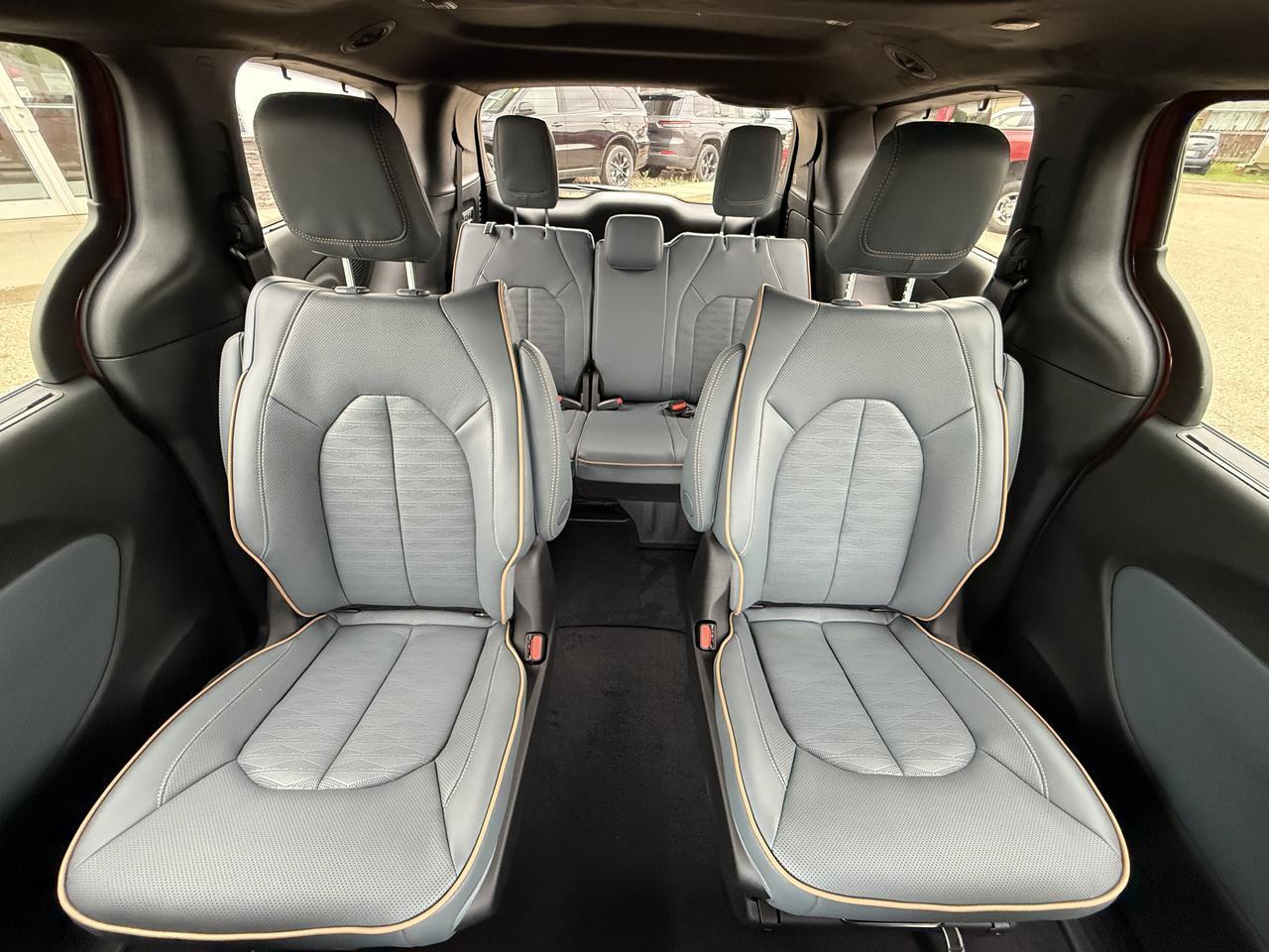 2027 Chrysler Pacifica Pinnacle AWD | V6 | Red Hot Pearl | Theater FamCam | Dual Pane Pano Sunroof | 19 Speaker Redwater AB