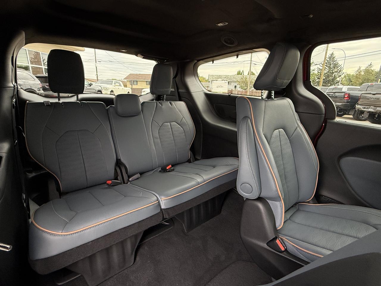2027 Chrysler Pacifica Pinnacle AWD | V6 | Red Hot Pearl | Theater FamCam | Dual Pane Pano Sunroof | 19 Speaker Redwater AB