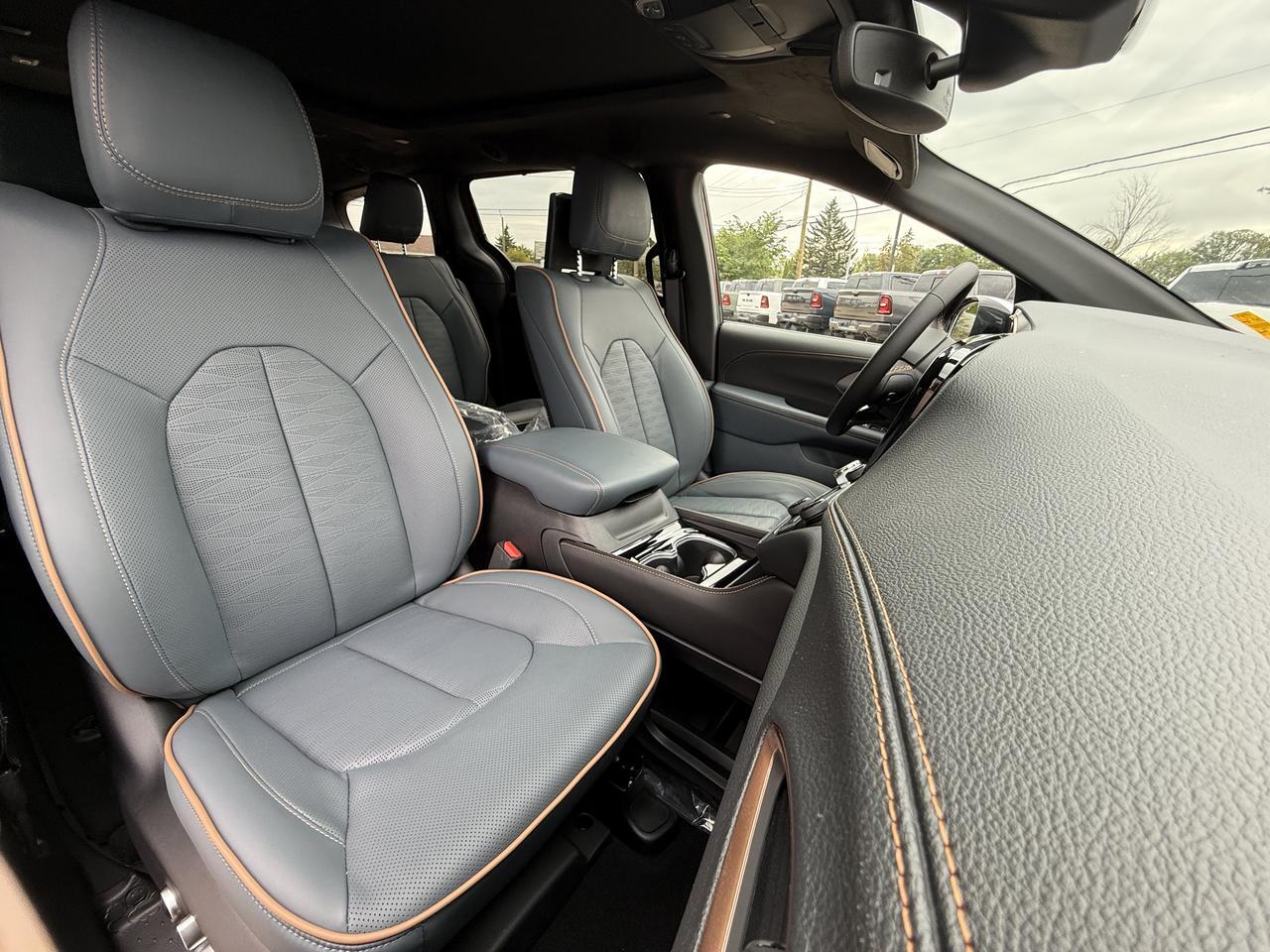 2027 Chrysler Pacifica Pinnacle AWD | V6 | Red Hot Pearl | Theater FamCam | Dual Pane Pano Sunroof | 19 Speaker Redwater AB