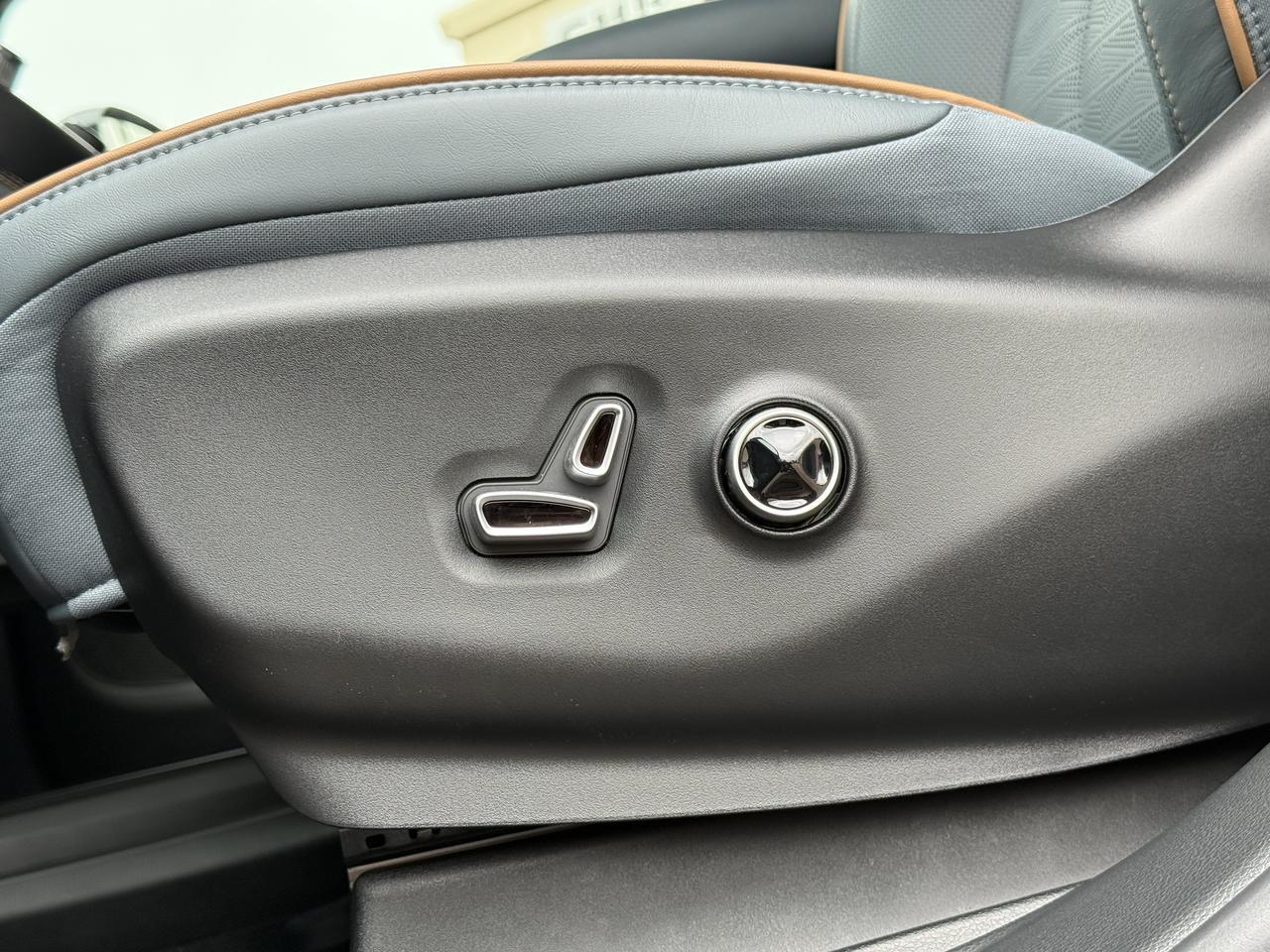 2027 Chrysler Pacifica Pinnacle AWD | V6 | Red Hot Pearl | Theater FamCam | Dual Pane Pano Sunroof | 19 Speaker Redwater AB