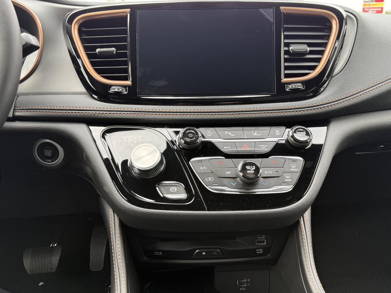 2027 Chrysler Pacifica Pinnacle AWD | V6 | Red Hot Pearl | Theater FamCam | Dual Pane Pano Sunroof | 19 Speaker Redwater AB