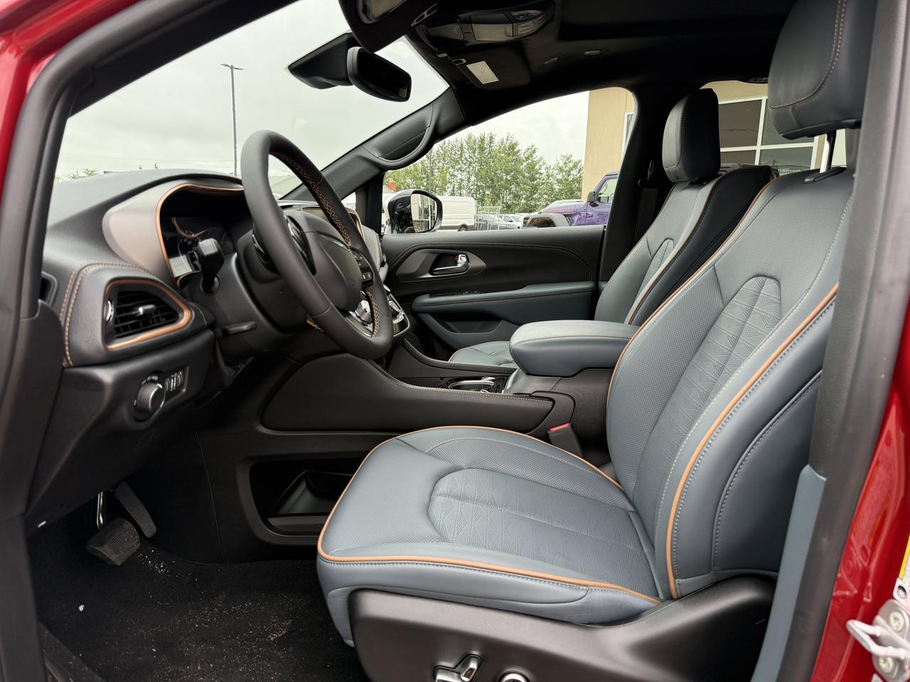 2027 Chrysler Pacifica Pinnacle AWD | V6 | Red Hot Pearl | Theater FamCam | Dual Pane Pano Sunroof | 19 Speaker Redwater AB