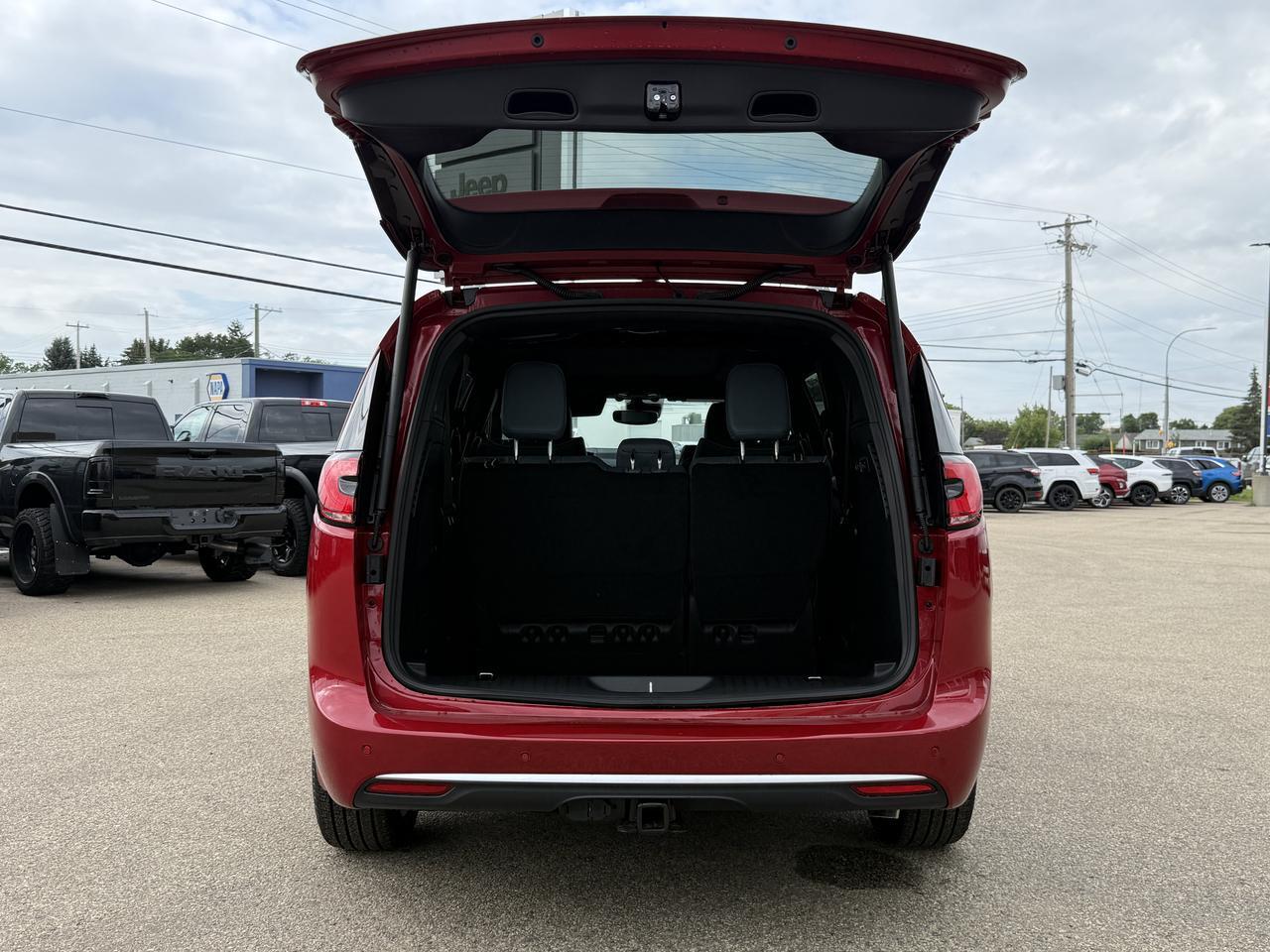 2027 Chrysler Pacifica Pinnacle AWD | V6 | Red Hot Pearl | Theater FamCam | Dual Pane Pano Sunroof | 19 Speaker Redwater AB