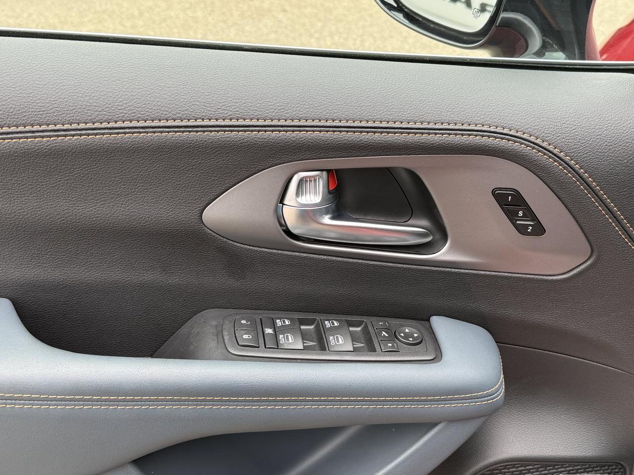 2027 Chrysler Pacifica Pinnacle AWD | V6 | Red Hot Pearl | Theater FamCam | Dual Pane Pano Sunroof | 19 Speaker Redwater AB