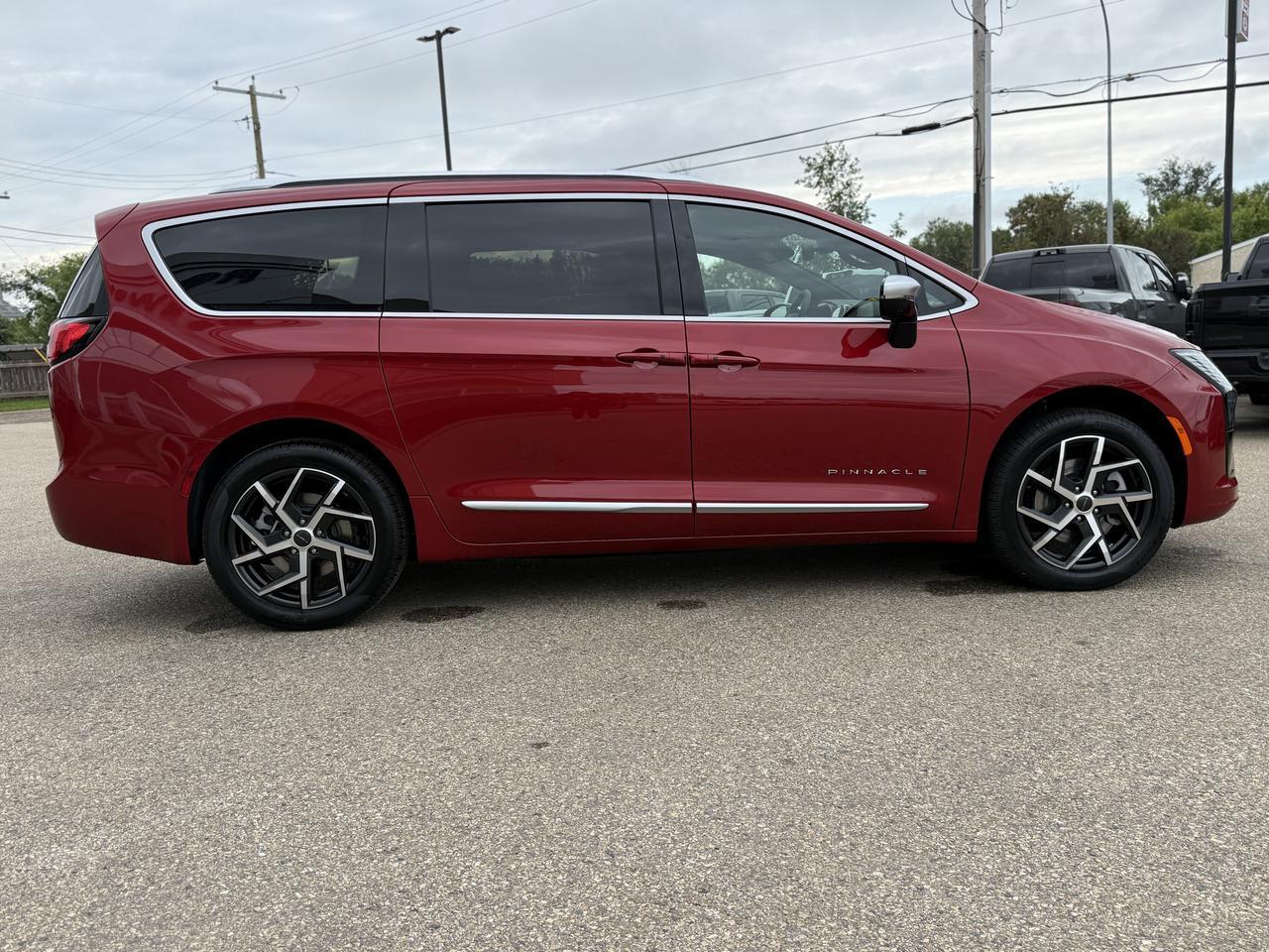 2027 Chrysler Pacifica Pinnacle AWD | V6 | Red Hot Pearl | Theater FamCam | Dual Pane Pano Sunroof | 19 Speaker Redwater AB