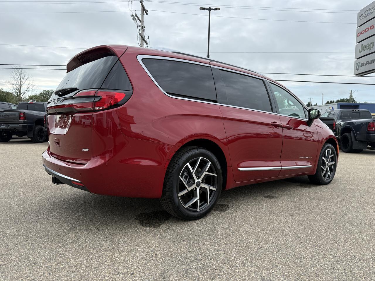 2027 Chrysler Pacifica Pinnacle AWD | V6 | Red Hot Pearl | Theater FamCam | Dual Pane Pano Sunroof | 19 Speaker Redwater AB