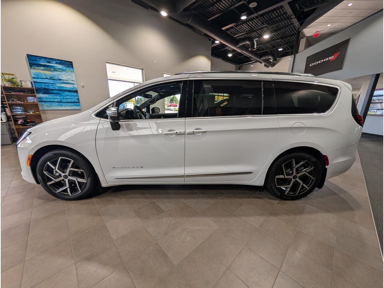 2027 Chrysler Pacifica Pinnacle Gasoline