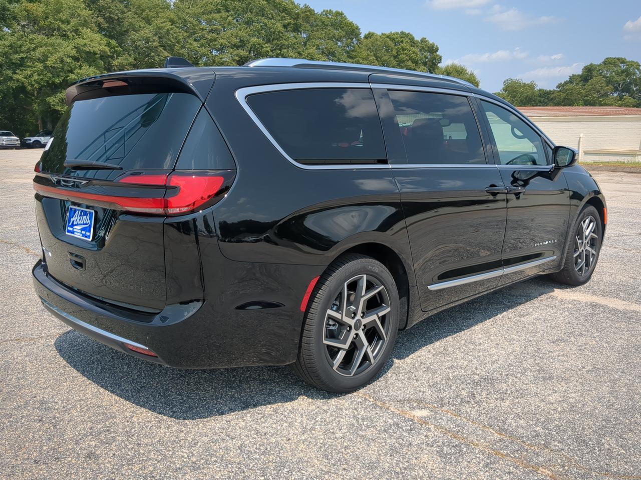 2027 Chrysler Pacifica Pinnacle Appleton WI