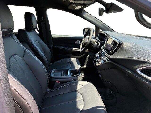 2027 Chrysler Pacifica Select Burnet TX