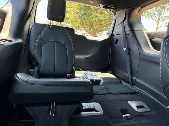 2027 Chrysler Pacifica Select Burnet TX