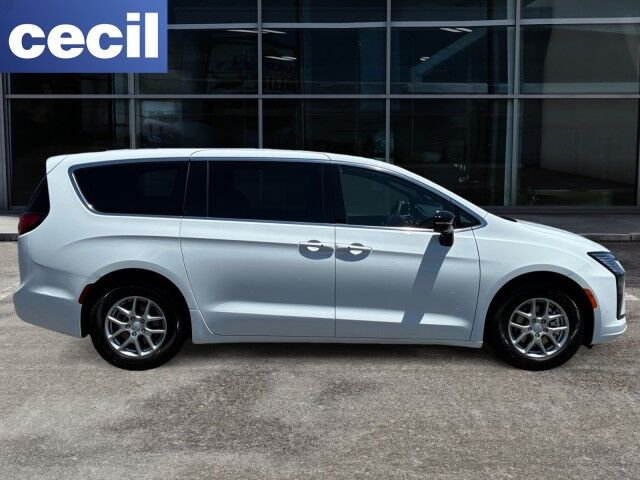 2027 Chrysler Pacifica Select Burnet TX