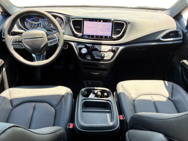 2027 Chrysler Pacifica Select Burnet TX