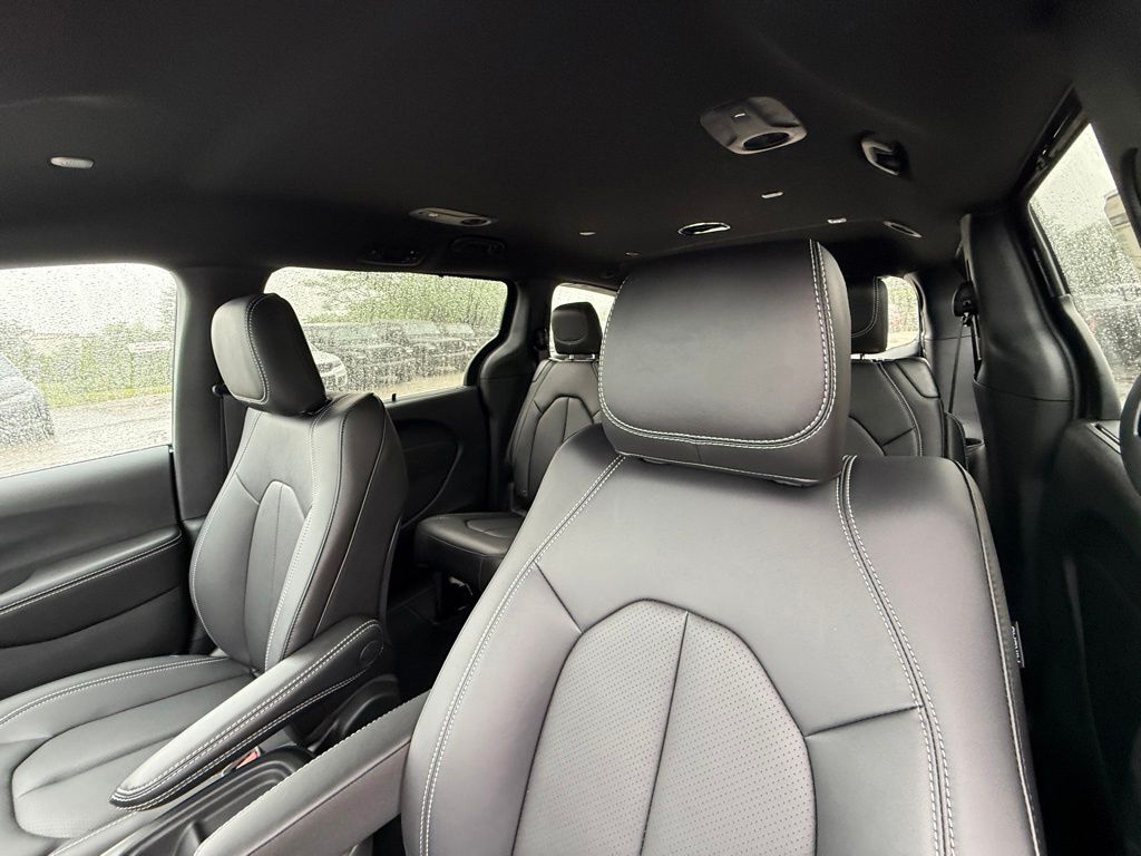 2027 Chrysler Pacifica Select Crestwood KY