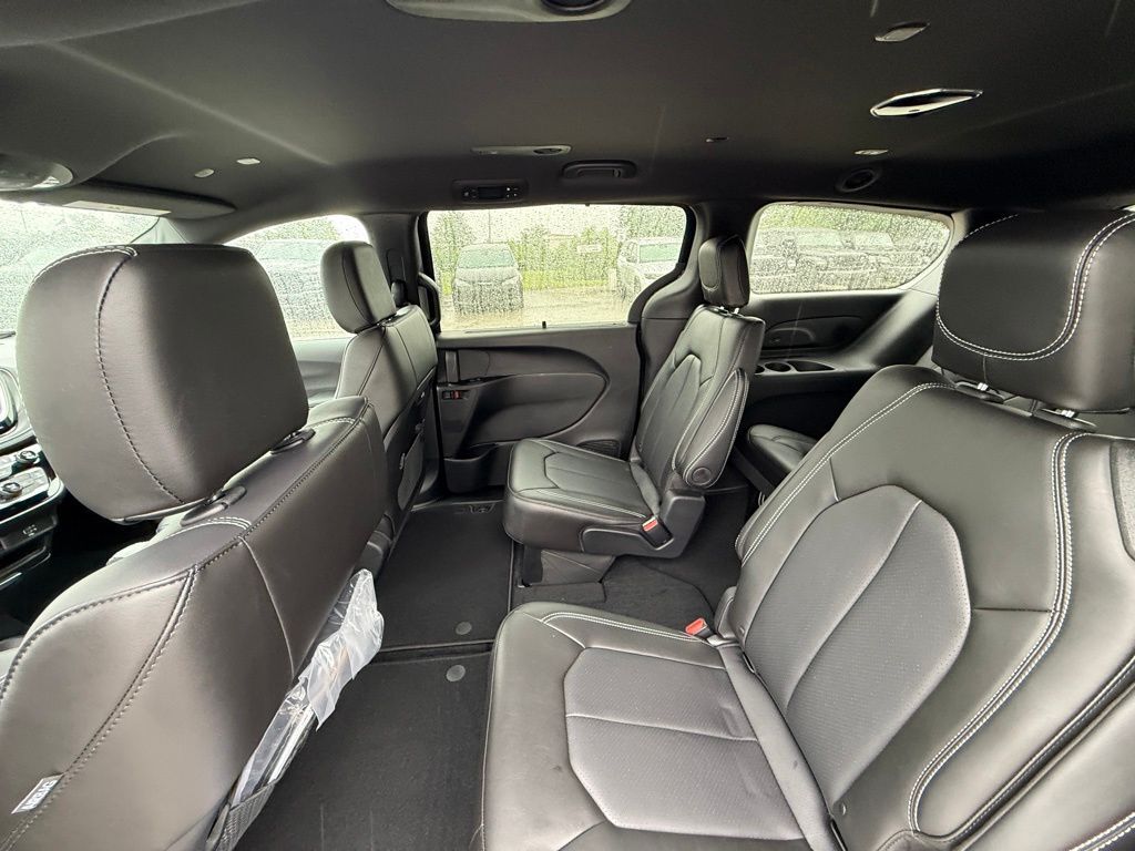 2027 Chrysler Pacifica Select Crestwood KY