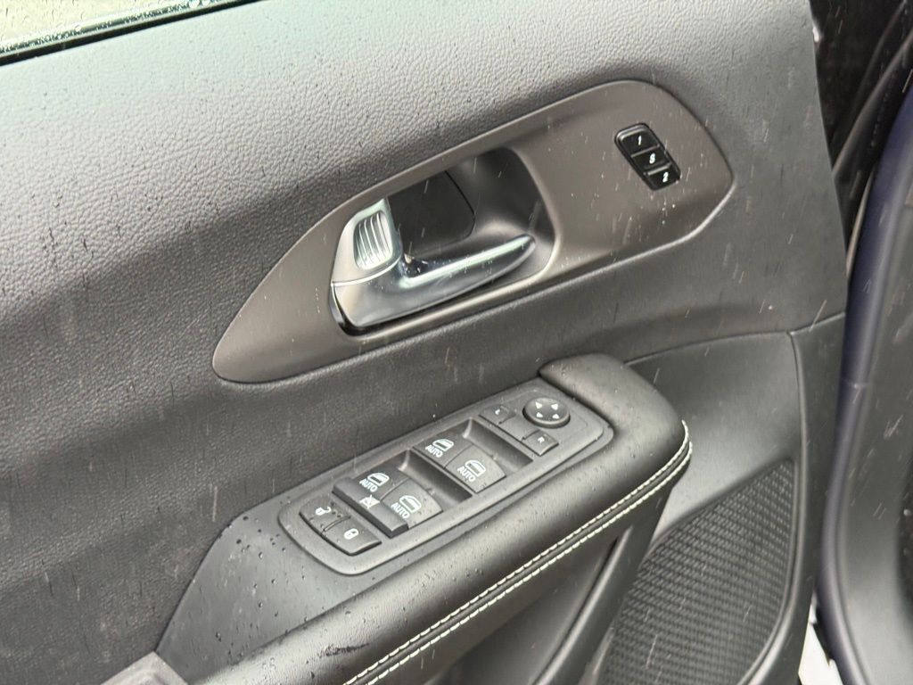 2027 Chrysler Pacifica Select Crestwood KY