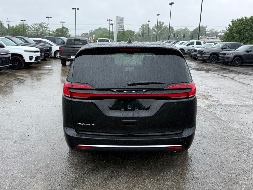 2027 Chrysler Pacifica Select Crestwood KY