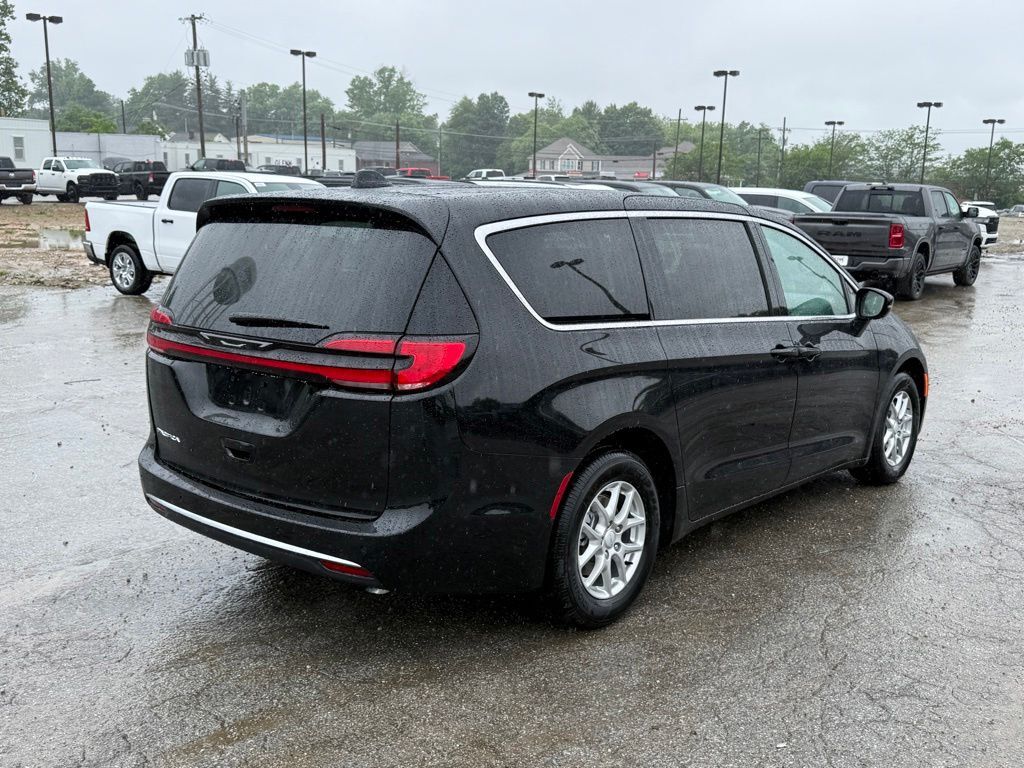2027 Chrysler Pacifica Select Crestwood KY