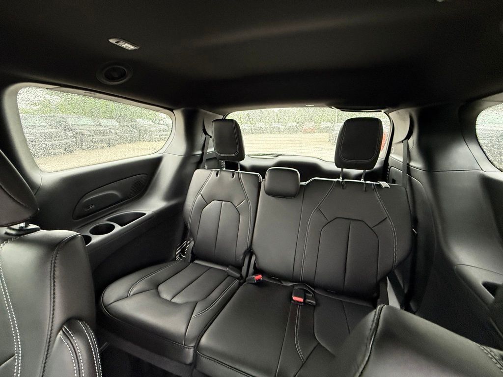 2027 Chrysler Pacifica Select Crestwood KY