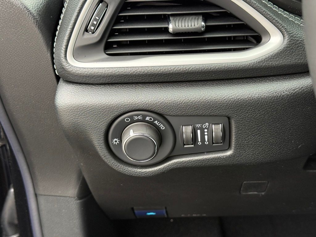 2027 Chrysler Pacifica Select Crestwood KY