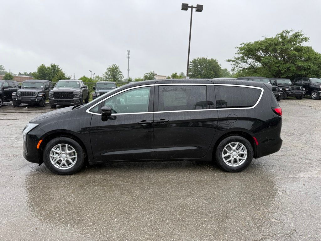 2027 Chrysler Pacifica Select Crestwood KY