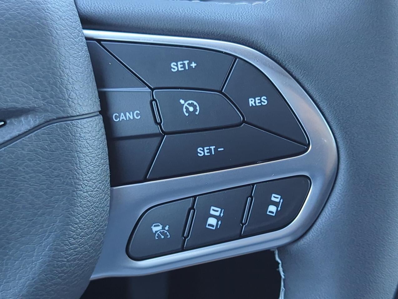 2027 Chrysler Pacifica Select Appleton WI