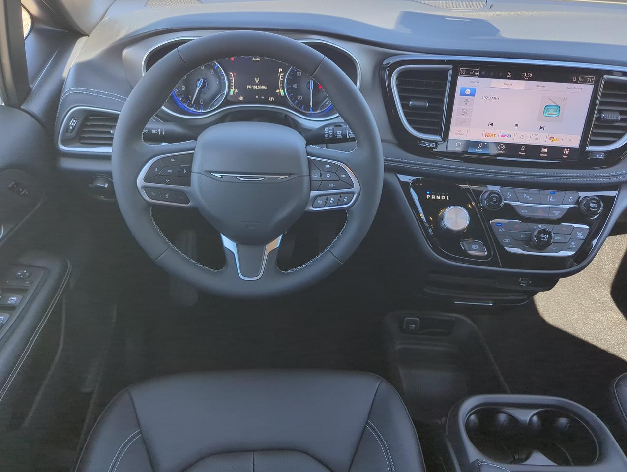 2027 Chrysler Pacifica Select Appleton WI