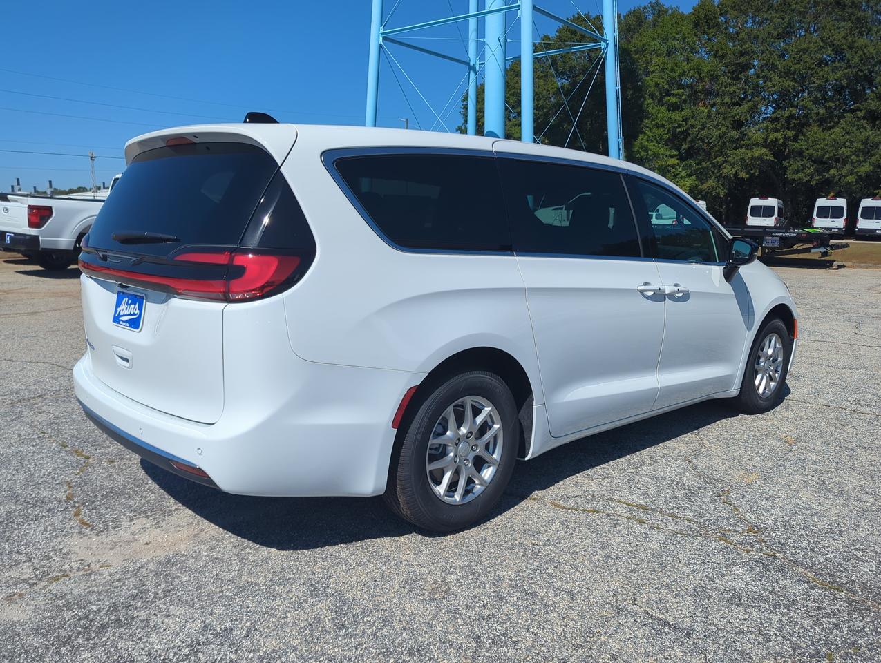 2027 Chrysler Pacifica Select Appleton WI