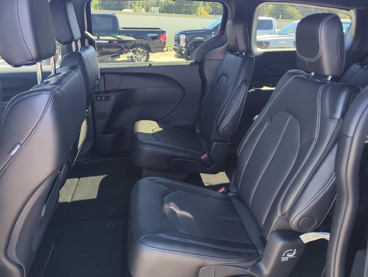 2027 Chrysler Pacifica Select Appleton WI