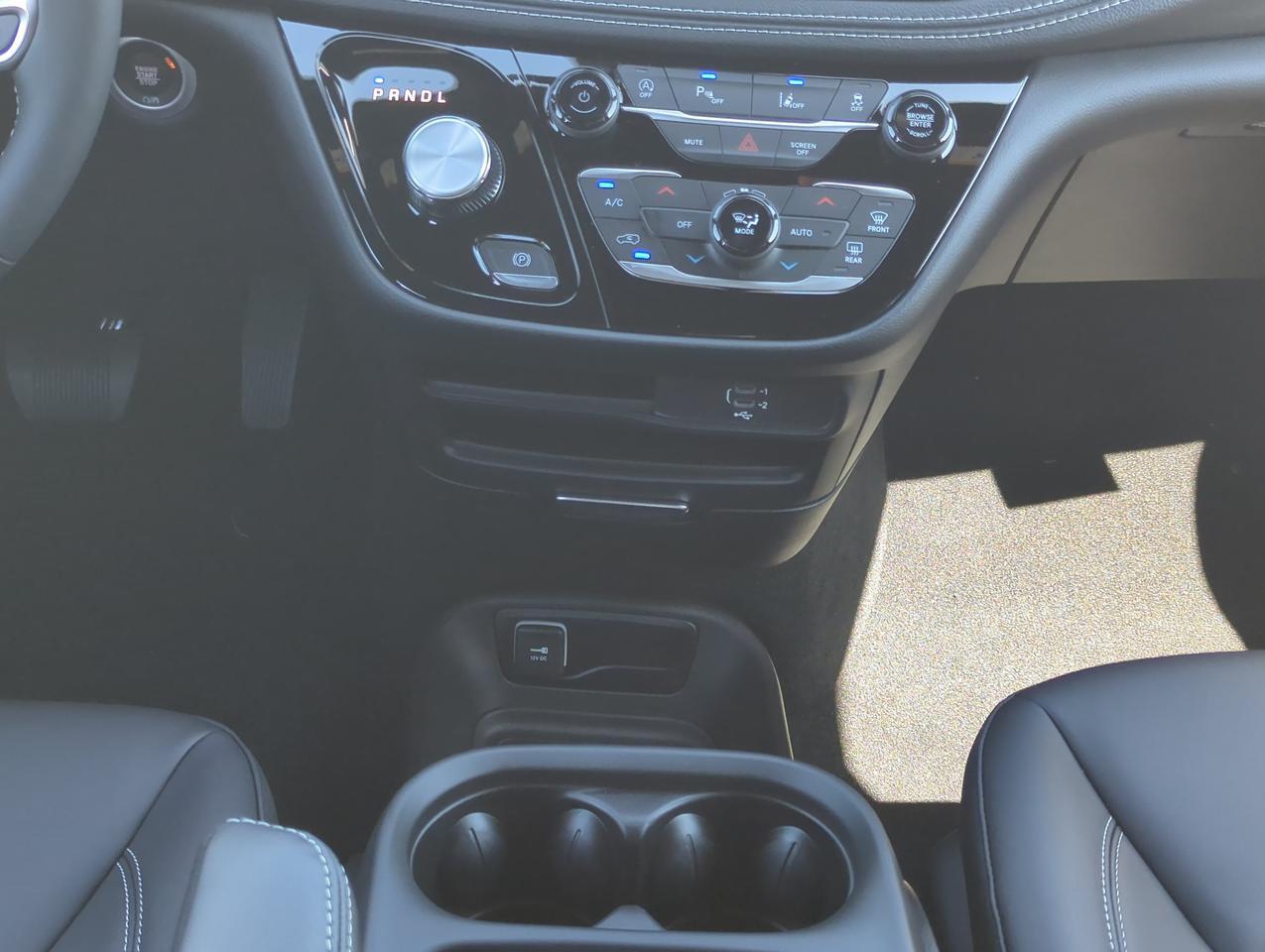 2027 Chrysler Pacifica Select Appleton WI