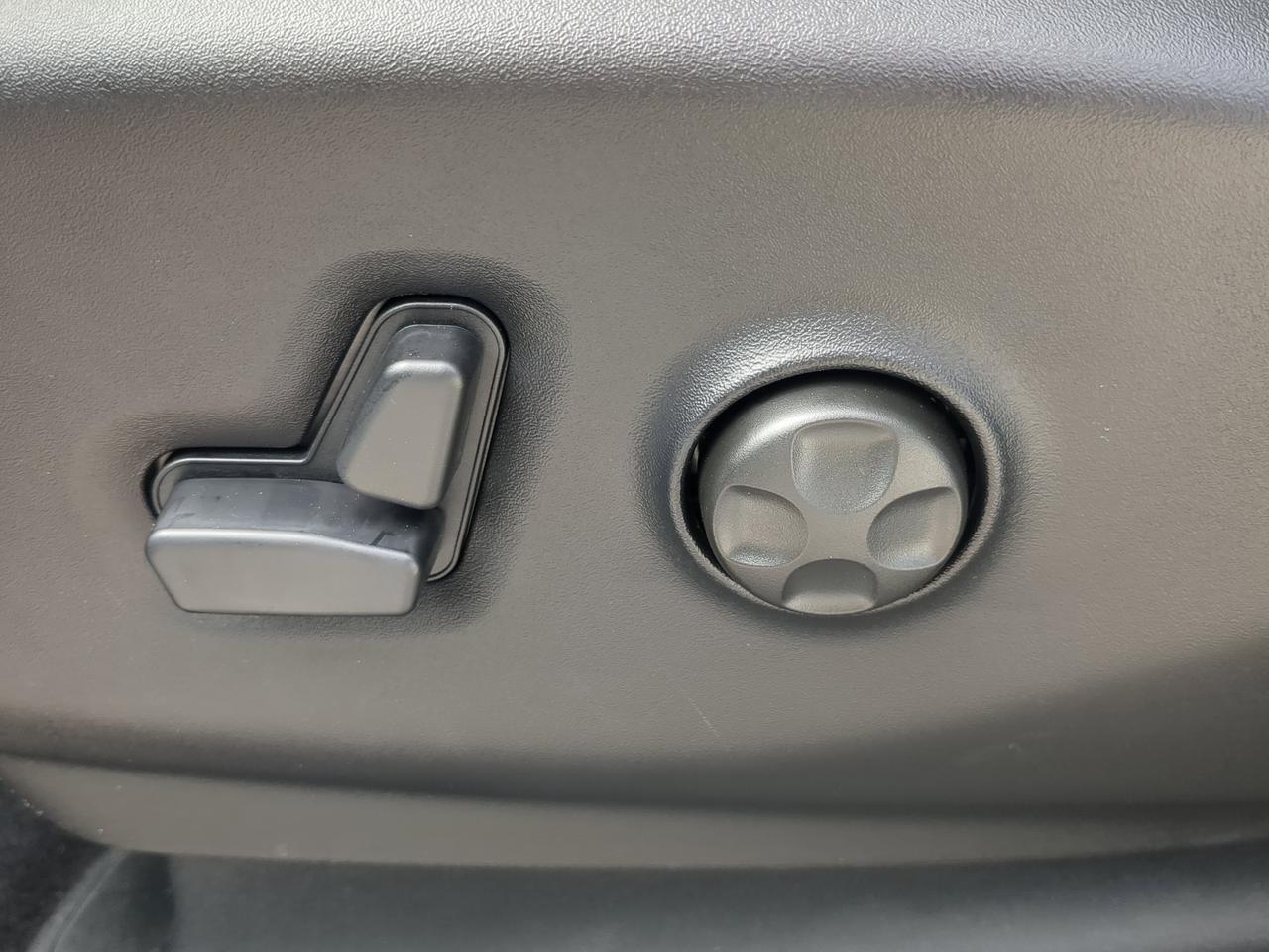 2027 Chrysler Pacifica Select Appleton WI