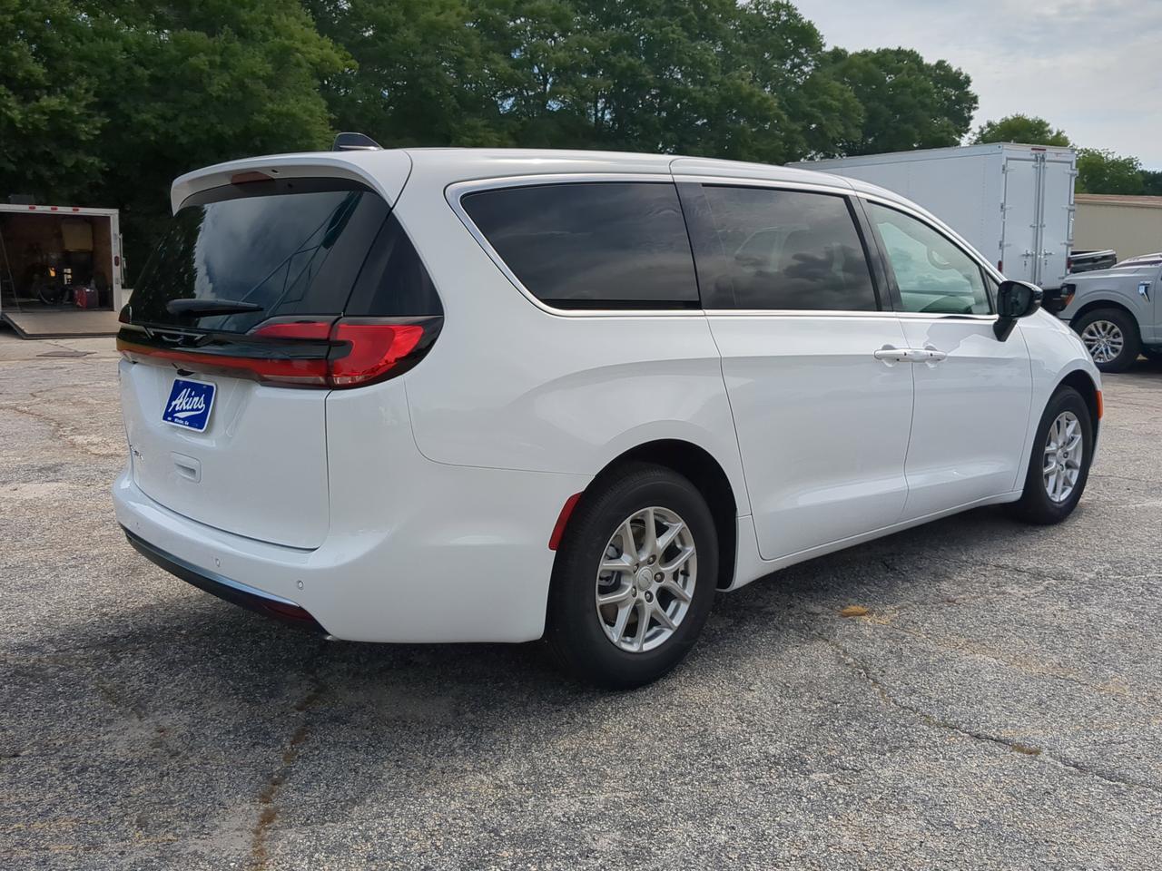 2027 Chrysler Pacifica Select Appleton WI