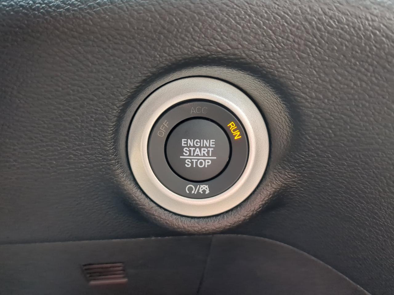 2027 Chrysler Pacifica Select Appleton WI
