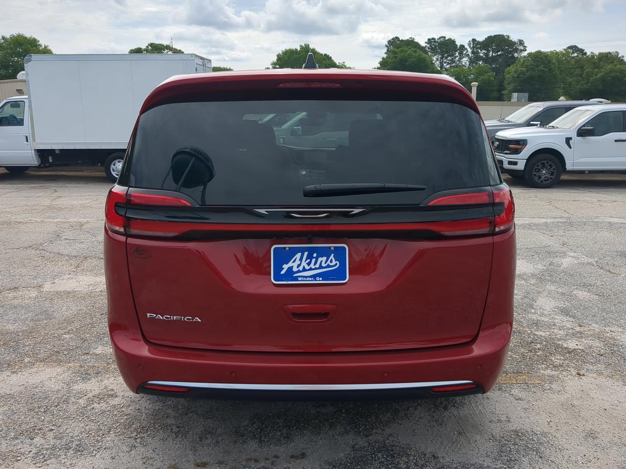 2027 Chrysler Pacifica Select Appleton WI
