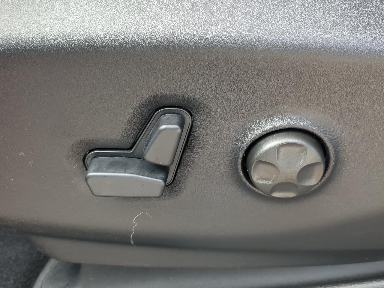 2027 Chrysler Pacifica Select Appleton WI