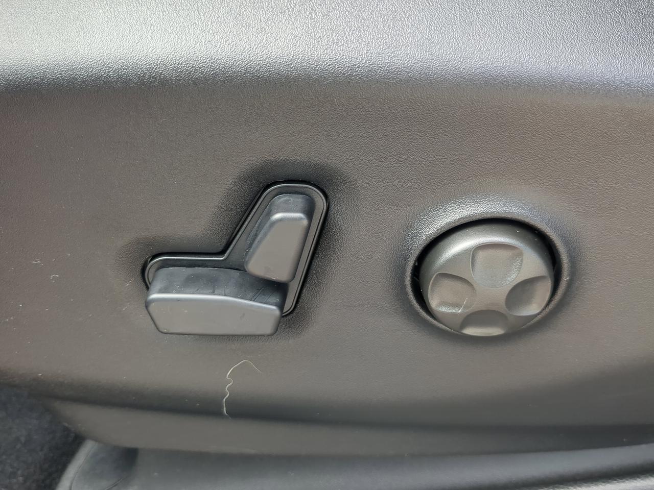 2027 Chrysler Pacifica Select Appleton WI