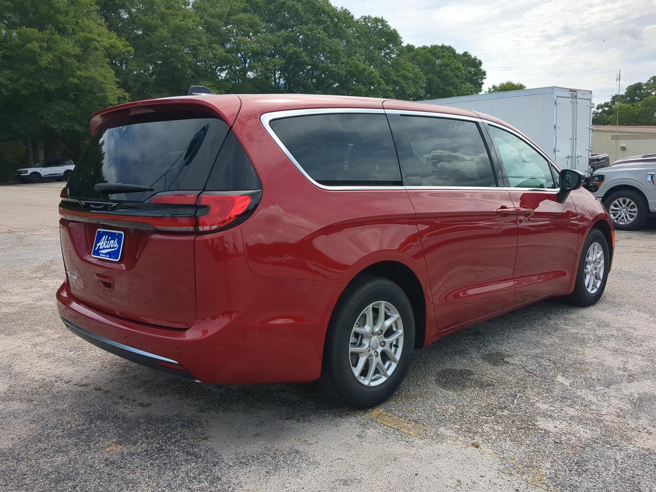 2027 Chrysler Pacifica Select Appleton WI
