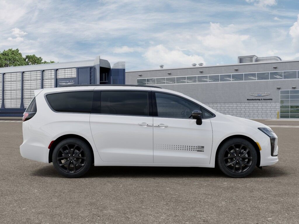 2027 Chrysler Pacifica Select Owego NY