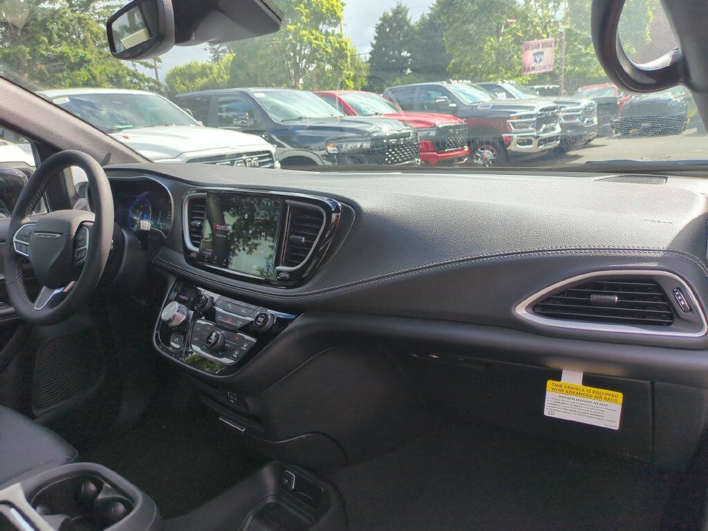 2027 Chrysler Pacifica Select Gresham OR